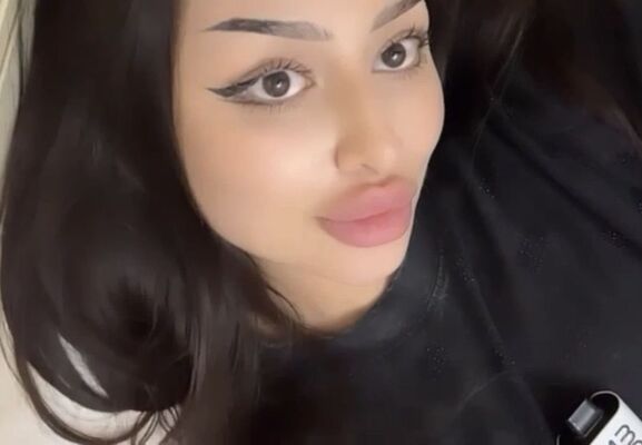  ,   Kamila, 21 ,   