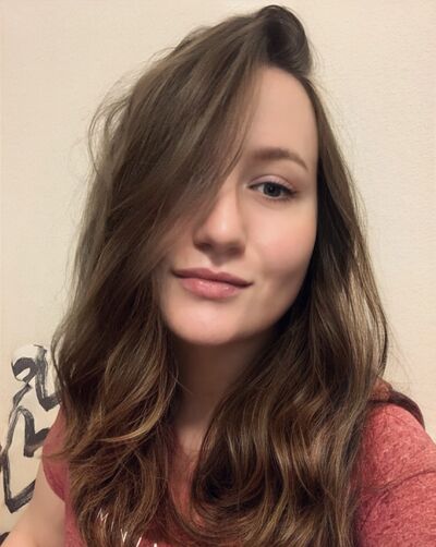  -,   Julia, 28 ,   