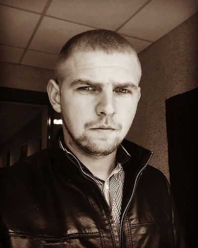  ,   Valentin, 32 ,     , c 