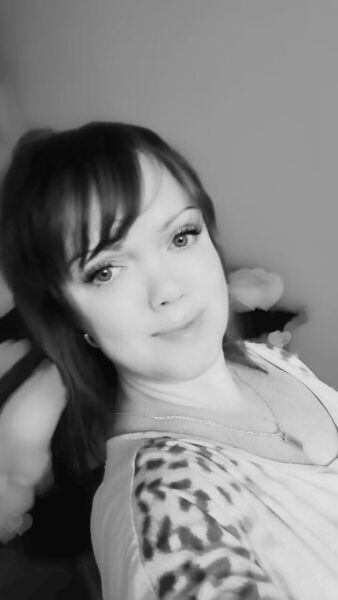  -,   Julia, 40 ,  