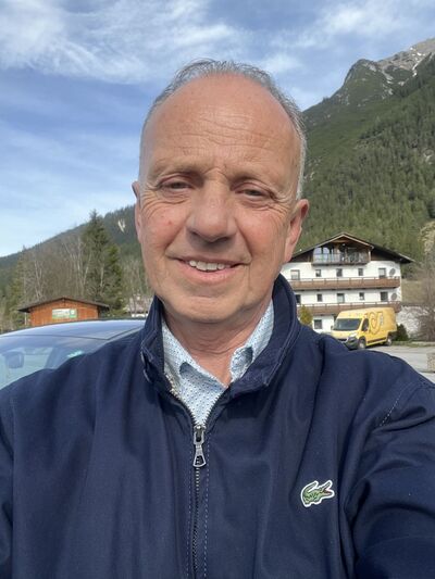  Hall in Tirol,   Milan Kolar, 51 ,   ,   , c 