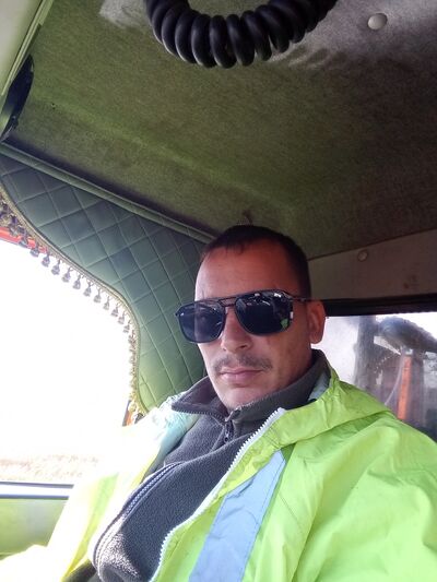 ,   Sergei, 32 ,   ,   