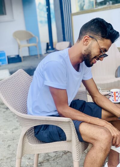  ,   Hussein, 25 ,   ,   , c , 