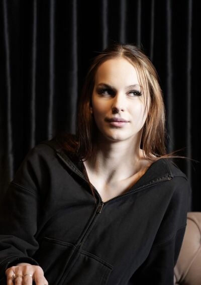  ,   Alina, 22 ,   ,   