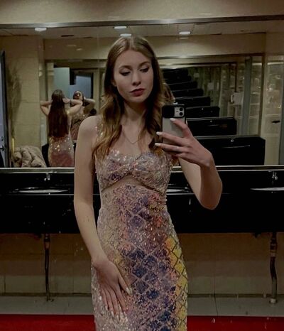  ,   Liza, 24 ,  