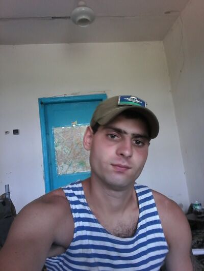  ,   Oleg, 33 ,   