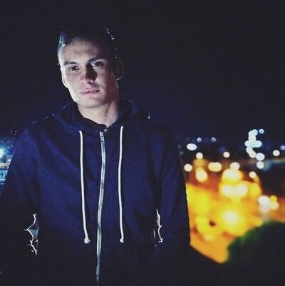  12008278  Maxim, 28 ,    --