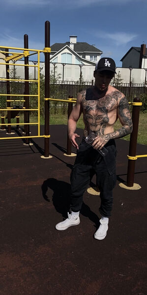  ,   Alex, 32 ,   