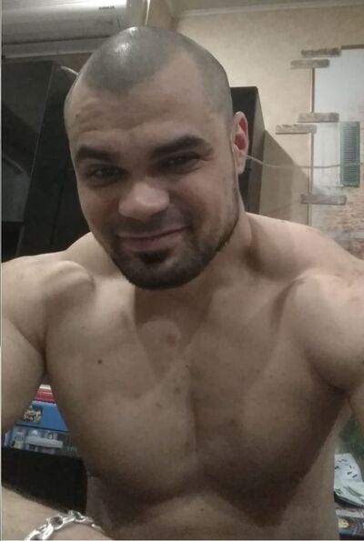  ,   Artem, 39 ,   