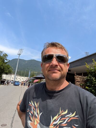  ,   Filipp, 44 ,   ,   
