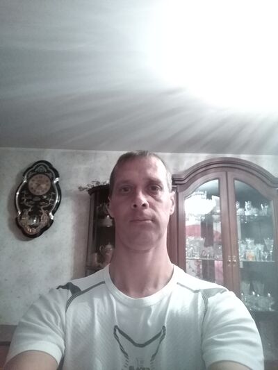  ,   Cergey, 49 ,     , c 