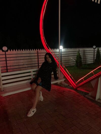  ,   Julia, 23 ,   ,   