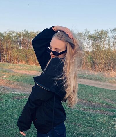 ,   Lila, 25 ,   