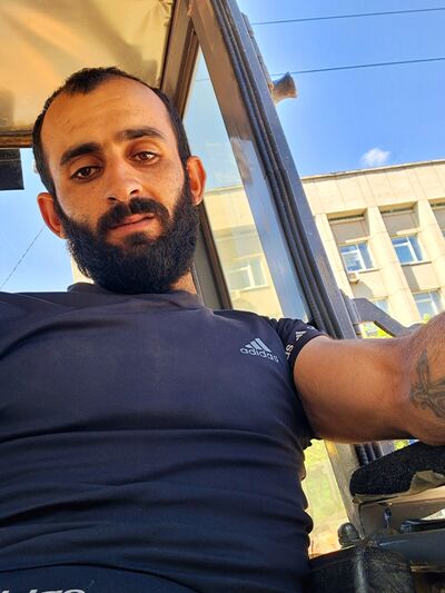  ,   Armen, 27 ,   ,   