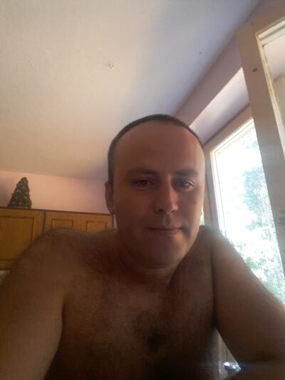  ,   Nik, 39 ,   