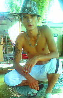  -,   , 32 ,   