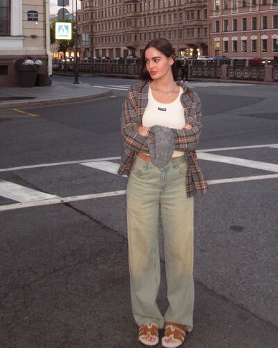  ,   Angelina, 28 ,   ,   