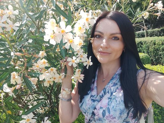  ,   Nadia, 38 ,   ,   