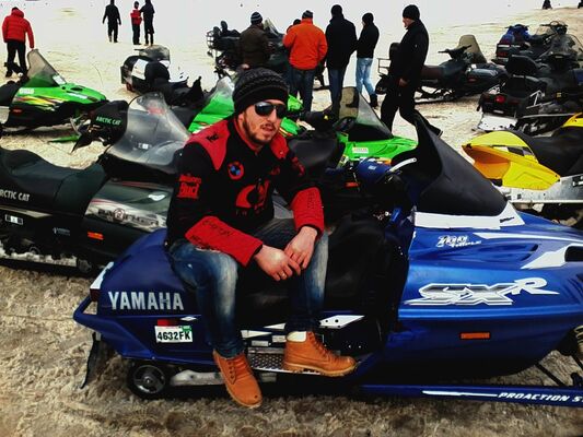  ,   Miro, 32 ,  