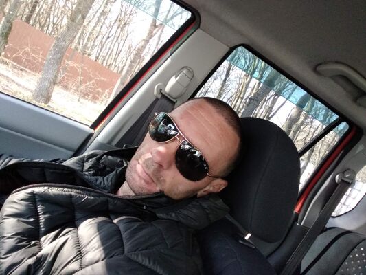  ,   Max, 42 ,   ,   