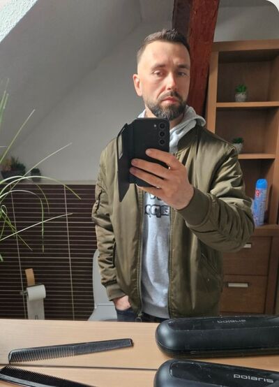  ,   Denis, 38 ,   ,   