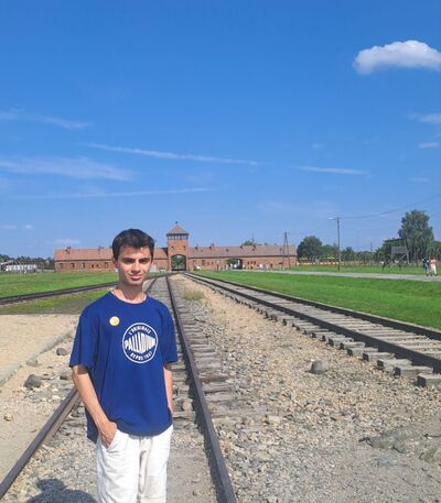  ,   Fred, 19 ,   ,   