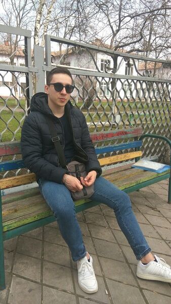  ,   Valentin, 30 ,   