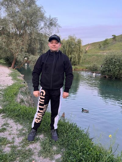  ,   Artyom, 24 ,   ,   