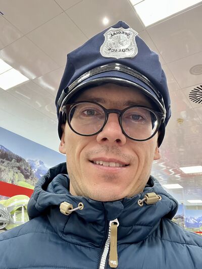  ,   Denis, 30 ,   ,   , c , 