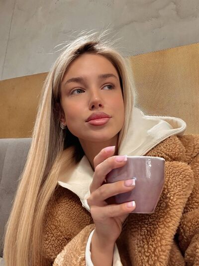  ,   Angelina, 25 ,   ,   