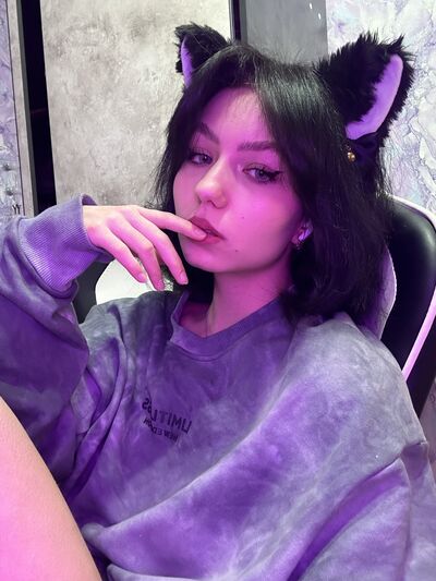  ,   Alena, 20 ,   