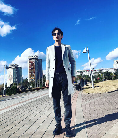  ,   Leo, 32 ,   ,   , c , 