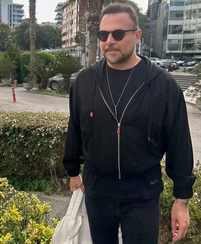  Quito,   English, 57 ,   ,   