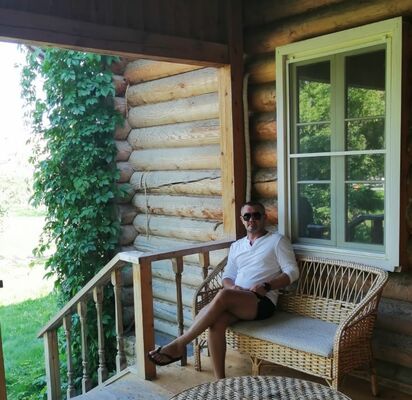  ,   Viktor, 41 ,   ,   