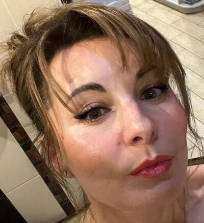  --,   Julia, 47 ,   ,   