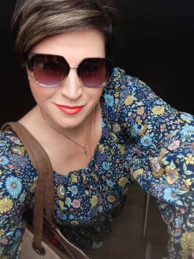  Essen,   Alika, 49 ,     , c 