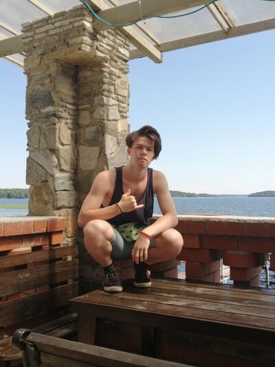   ,   Artyom, 22 ,   ,   , c , 