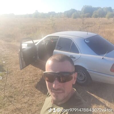  ,   Viktor, 41 ,   ,   