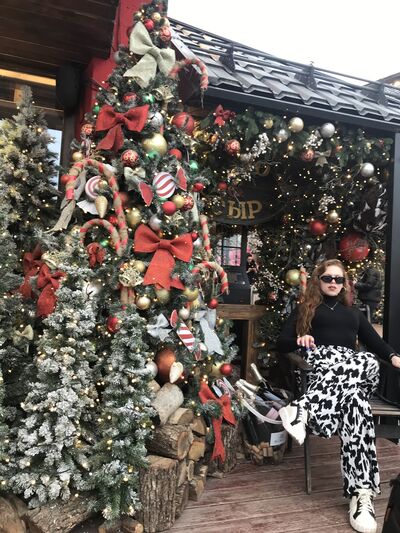  ,   Anastasia, 22 ,  