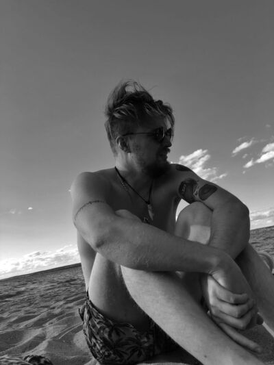  ,   Anton, 37 ,  