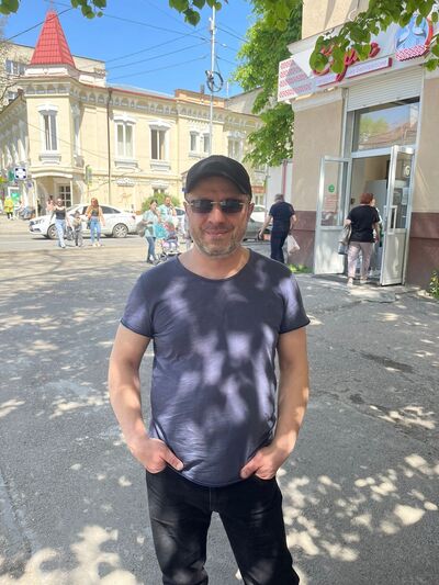  ,   Rafael, 47 ,   ,   