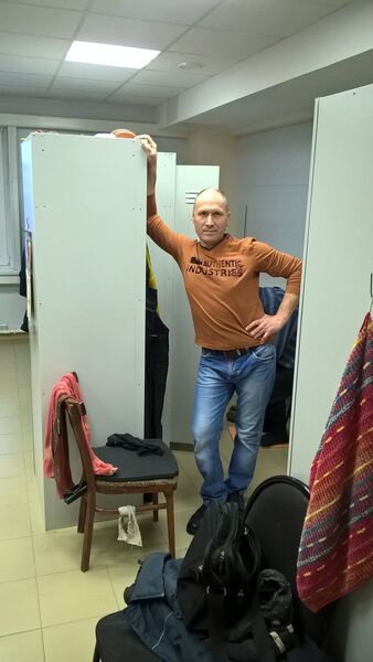   ,   Viktor, 58 ,   