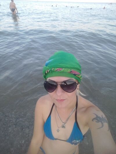  ,   Julia, 40 ,   ,   , c 