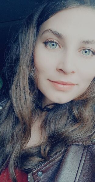  ,   Anna, 27 ,   