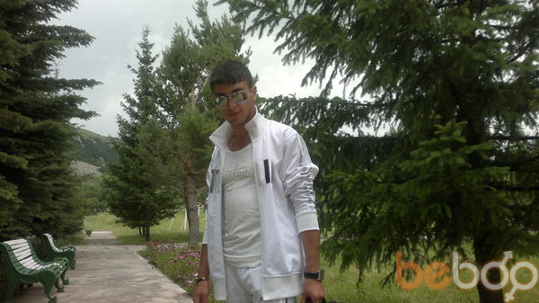  ,   Tiko, 32 ,  