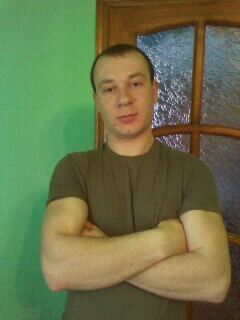  ,   Valentin, 32 ,  