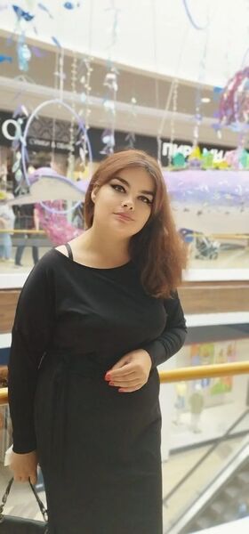  ,   Lili, 33 ,     