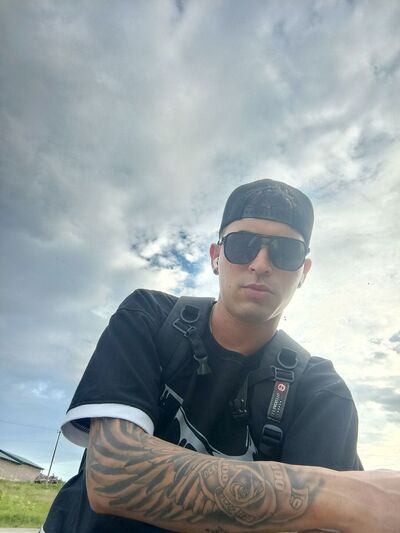  -,   Fernando, 25 ,   ,   