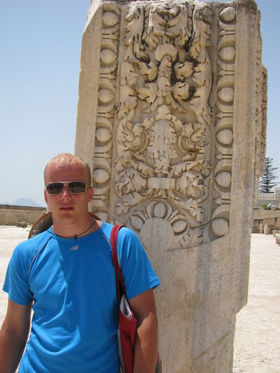  ,   Valentin, 42 ,     , c 