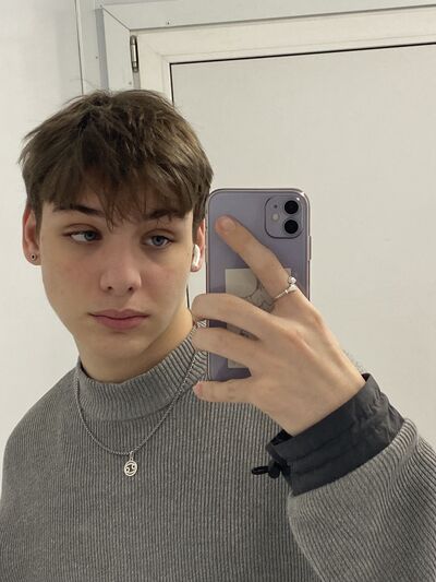 ,   Wladi, 21 ,   ,   